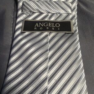 Angelo Rossi Men's Silver and Gray Striped Tie